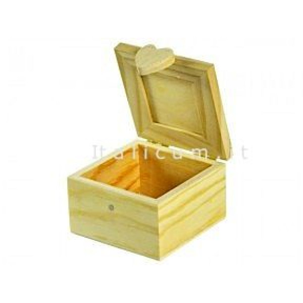 Balsa wooden box with cover and magnetic closure cm.7,4x7,4 h.4,4